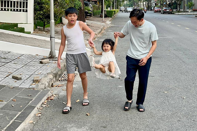 Cường Đô La khoe ảnh chơi với 2 con, nhưng mọi ánh nhìn đều đổ dồn vào Subeo với ngoại hình lớn phổng phao