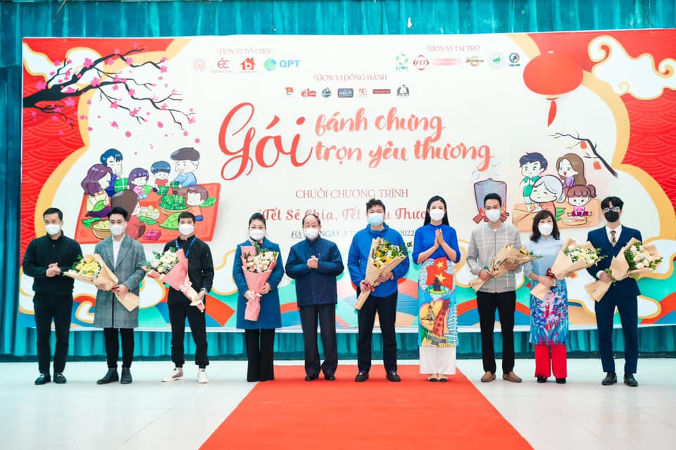 "Tết sẻ chia, Tết yêu thương"  đến với trẻ em vùng cao