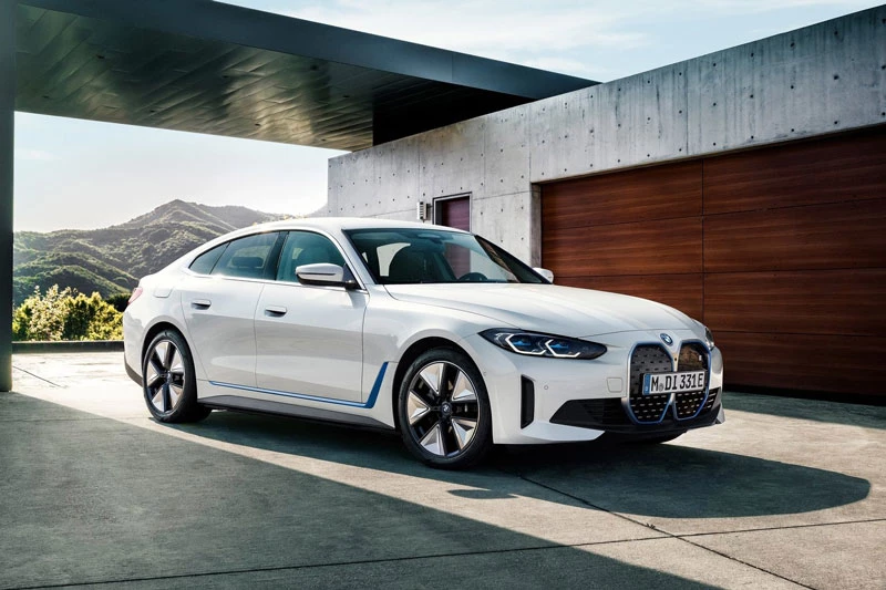 4. BMW i4.