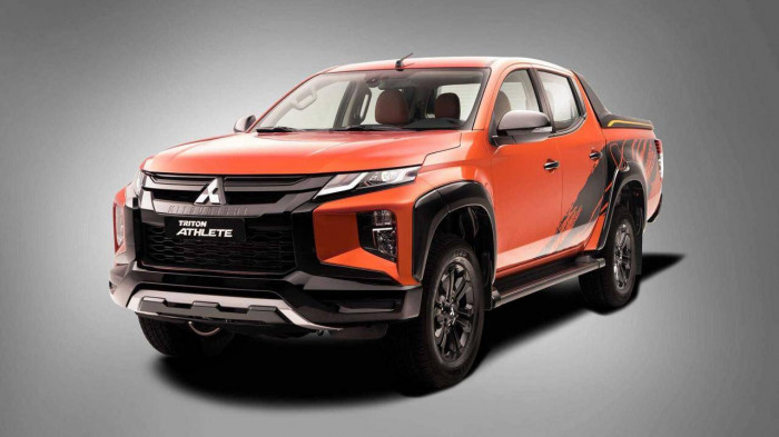Mitsubishi Triton bán gần 1.000 chiếc trong tháng 12/2021, bám đuổi Ford Ranger