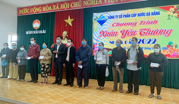 Dawaco trao quà Tết cho các hộ nghèo ở Đà Nẵng, Quảng Nam