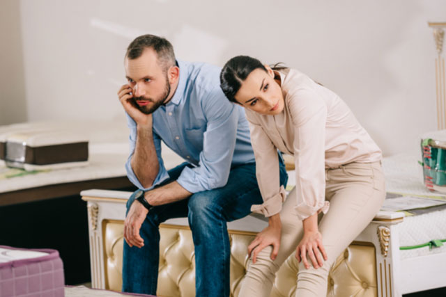 Dấu hiệu chứng tỏ chàng không thoải mái khi ở bên bạn