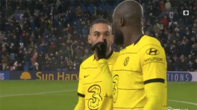 Ziyech và Lukaku tranh cãi với nhau ở trận gặp Brighton