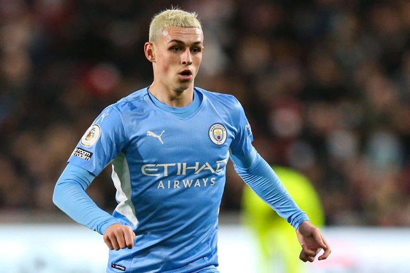 Tiền vệ trung tâm: Phil Foden (Man City, định giá chuyển nhượng: 85 triệu euro).