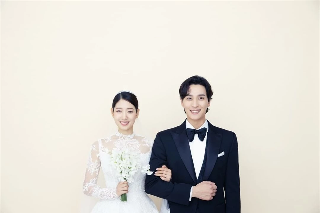 HOT: Công bố ảnh cưới của Park Shin Hye và chồng kém tuổi trước giờ G, cô dâu bầu bí diện váy cưới đẹp quá trời ơi! - Ảnh 2.