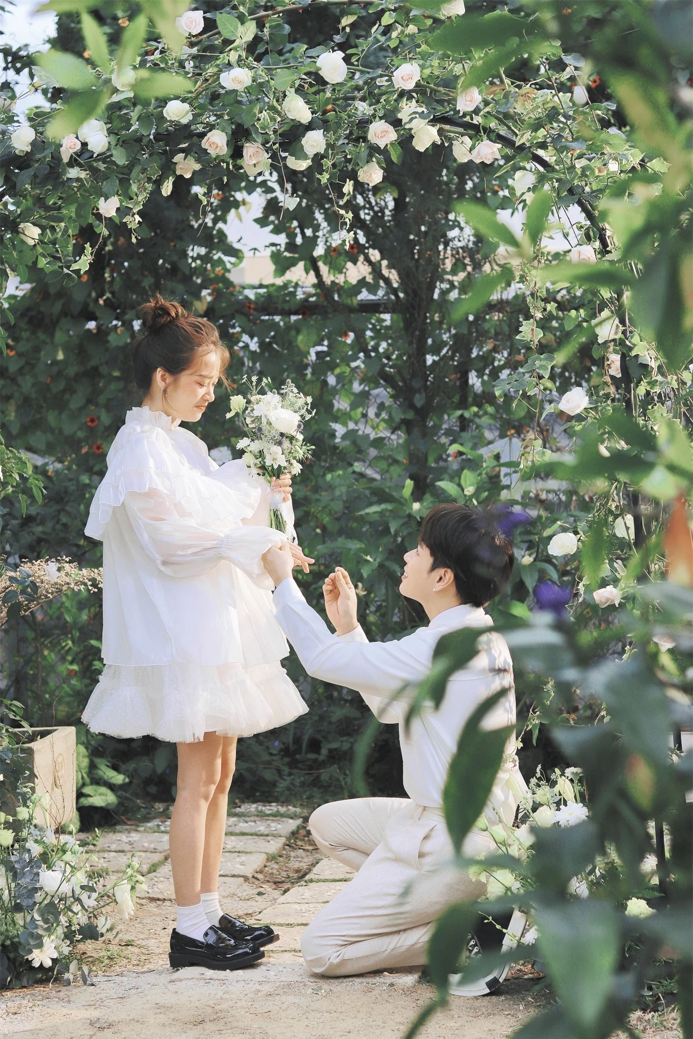 JayKii bất ngờ cầu hôn Mai Anh khi quay MV &quot;3 giờ sáng&quot; - Ảnh 1.