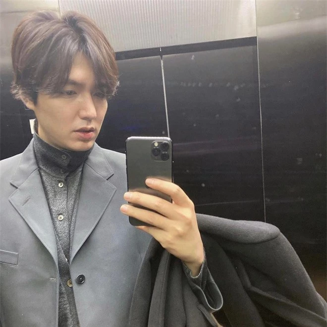 Lee Min Ho xúng xính dự đám cưới tình cũ Park Shin Hye, netizen gợi ý hát hit Vpop 3 chữ bắt trúng tim đen - Ảnh 1.