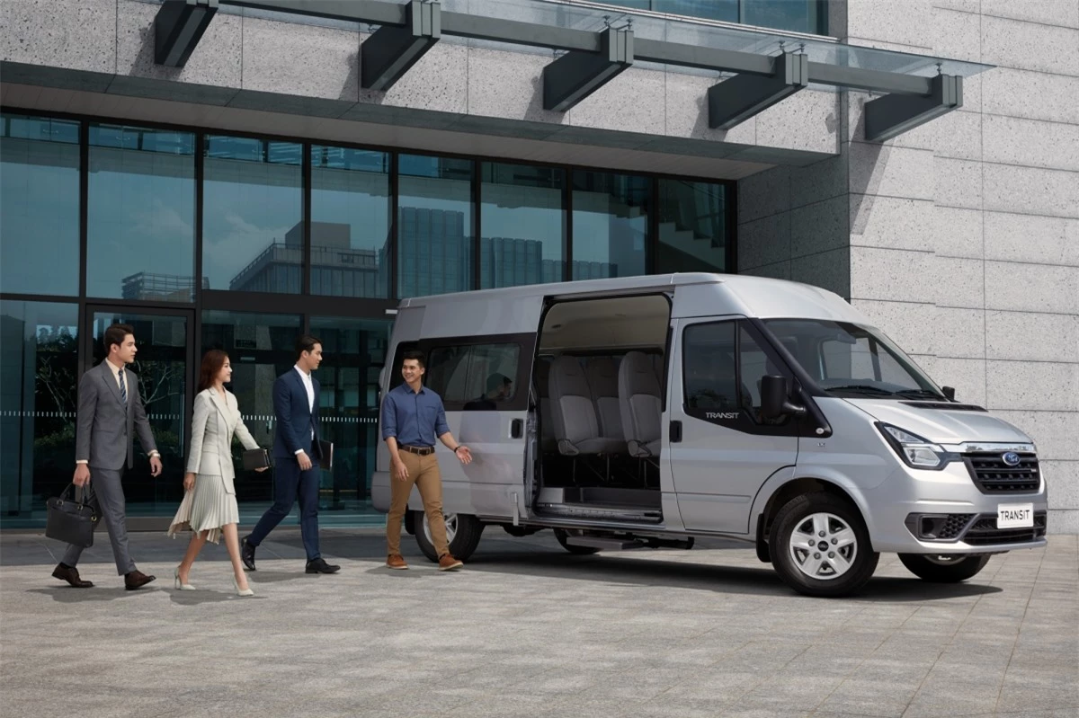 Dù ảnh hưởng của dịch bệnh lên ngành du lịch và vận tải hành khách là rất lớn, Ford Transit vẫn giữ vị trí là mẫu xe 16 chỗ bán chạy nhất trong phân khúc xe thương mại tại Việt Nam.