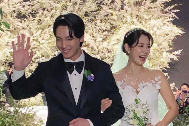 Lee Min Ho xúng xính dự đám cưới "tình cũ" Park Shin Hye, netizen gợi ý hát hit Vpop 3 chữ "bắt trúng tim đen"