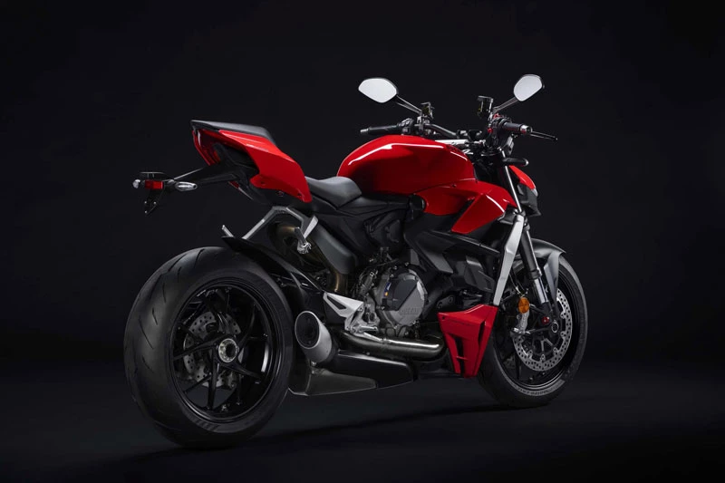 2. Ducati Streetfighter V2 2022 (giá khởi điểm: 16.995 USD).