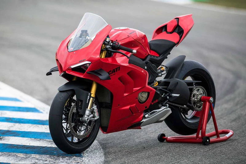 3. Ducati Panigale V4 2022 (giá khởi điểm: 23.295 USD).