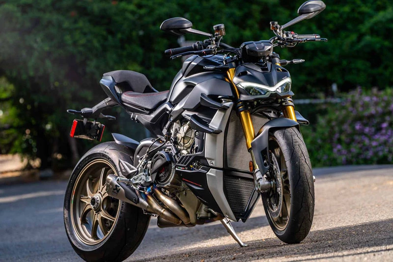 9. Ducati Streetfighter V4S 2022 (giá khởi điểm: 25.195 USD).