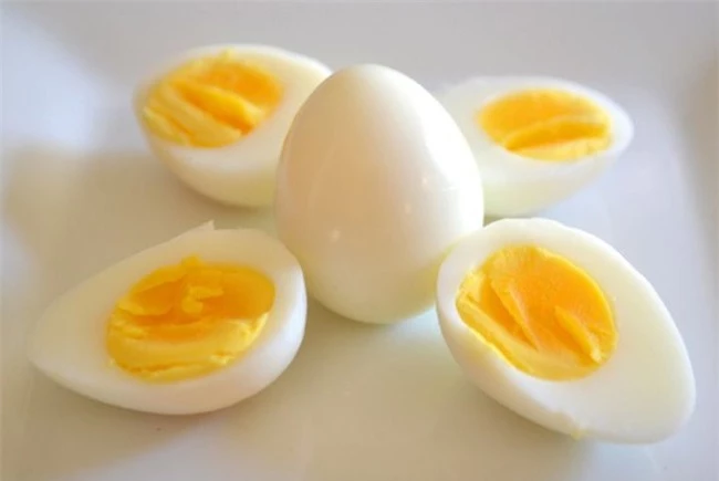 Chuyên gia cảnh báo 4 cách ăn trứng sai lầm, có thể khiến trứng chuyển thành chất độc - Ảnh 1.