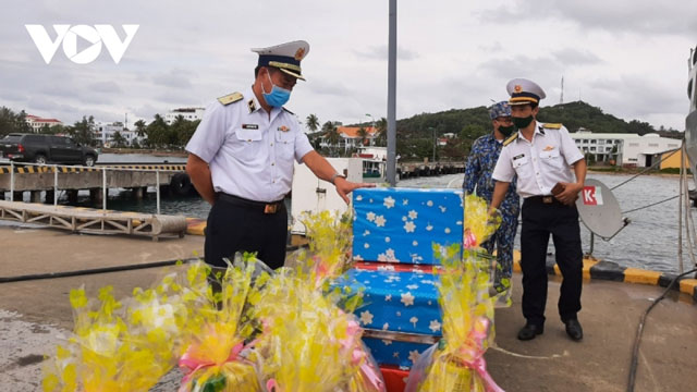 Mang mùa Xuân ấm áp ra đảo Tây Nam