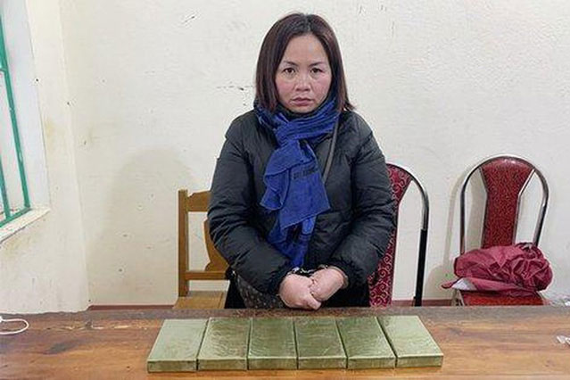 Bắt cô giáo tiểu học buôn bán heroin