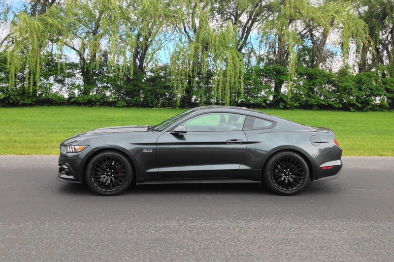 5. Ford Mustang 5.0 GT 2015.