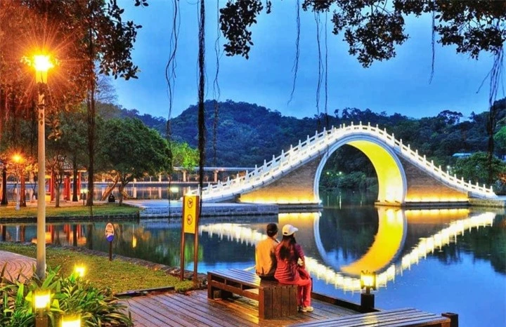 Cầu Mặt Trăng - 'Bức tranh thủy mặc' hoàn hảo giữa lòng thành phố sầm uất - 6