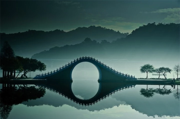 Cầu Mặt Trăng - 'Bức tranh thủy mặc' hoàn hảo giữa lòng thành phố sầm uất - 8
