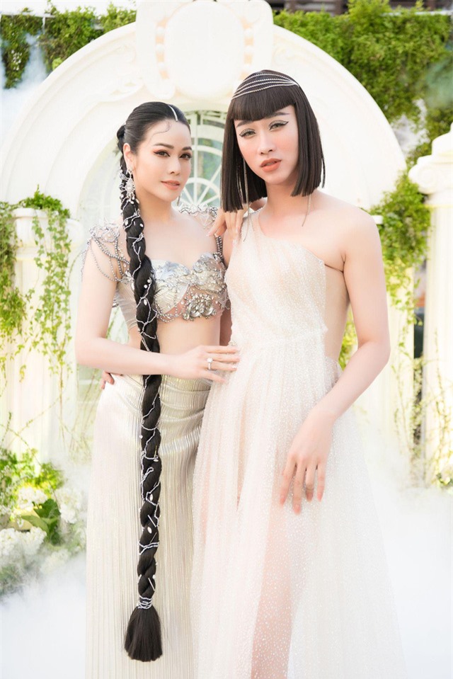 Hải Triều diện trang phục “chặt chém tại sự kiện ra mắt sản phẩm mới Laura Sunshine của Nhật Kim Anh - Ảnh 1.