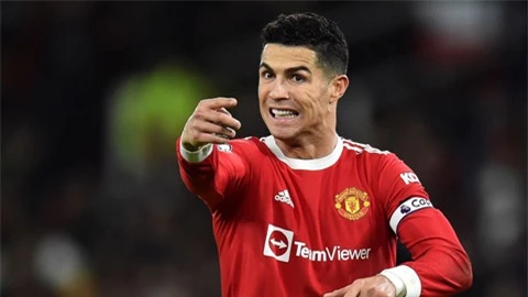 Ronaldo không hài lòng với 1 đồng đội và nổi điên với 1 người khác