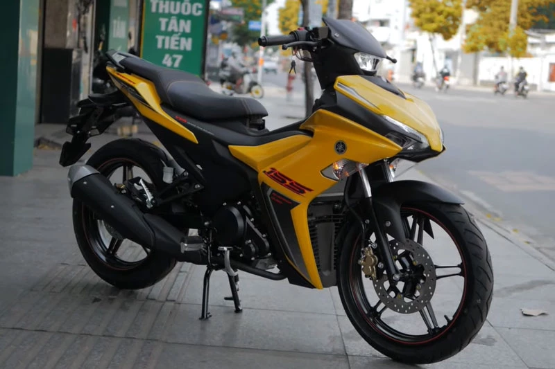 Yamaha Exciter 155 VVA màu vàng đen.