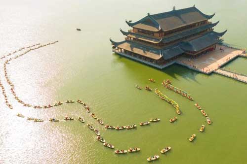 ‘Vịnh Hạ Long trên cạn’ ở Hà Nam: Ngôi chùa lớn nhất thế giới, đẹp như tranh