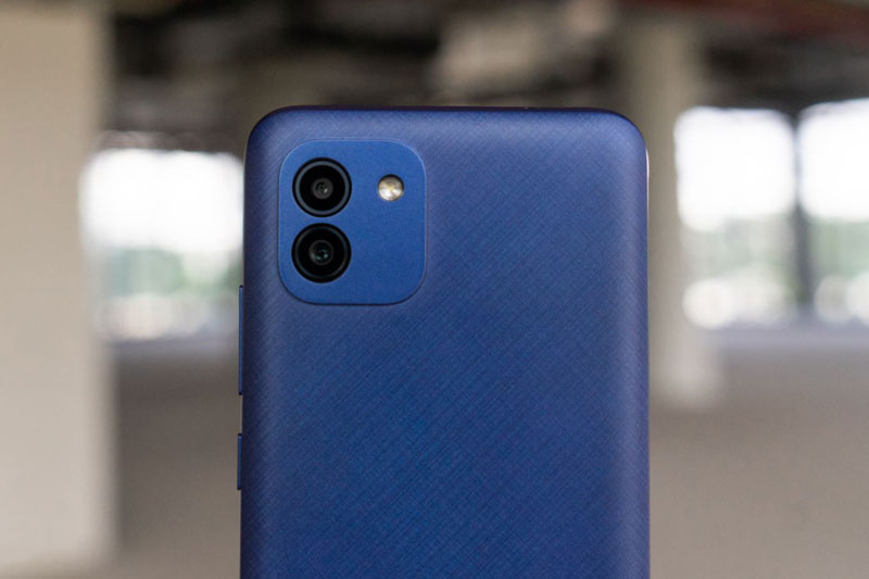 Smartphone Samsung pin 5.000 mAh, RAM 4 GB, giá hơn 3 triệu tại Việt Nam