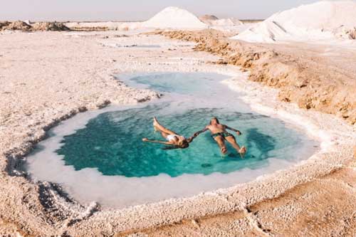Chill hết cỡ tại những hồ muối không cần biết bơi vẫn nổi bồng bềnh siêu ảo
