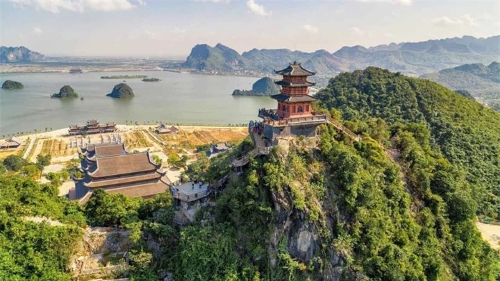 ‘Vịnh Hạ Long trên cạn’ ở Hà Nam: Ngôi chùa lớn nhất thế giới, đẹp như tranh - 3