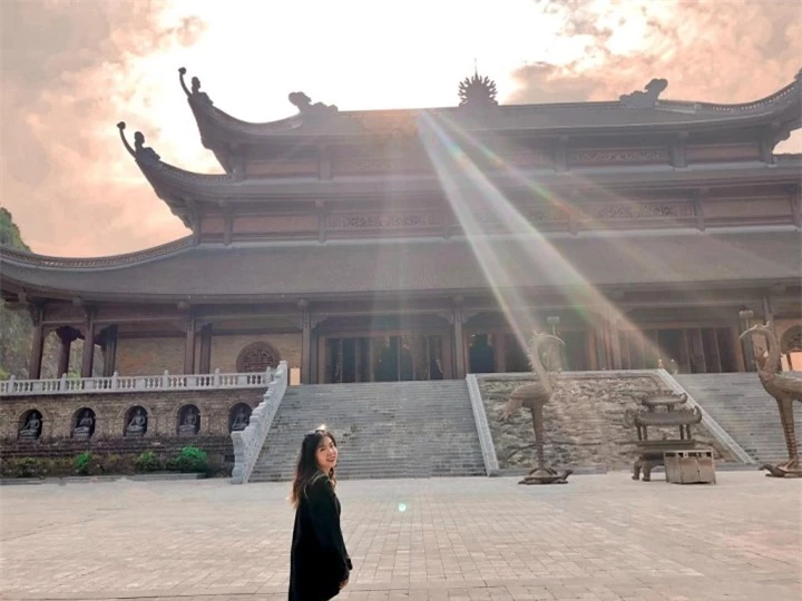 ‘Vịnh Hạ Long trên cạn’ ở Hà Nam: Ngôi chùa lớn nhất thế giới, đẹp như tranh - 8