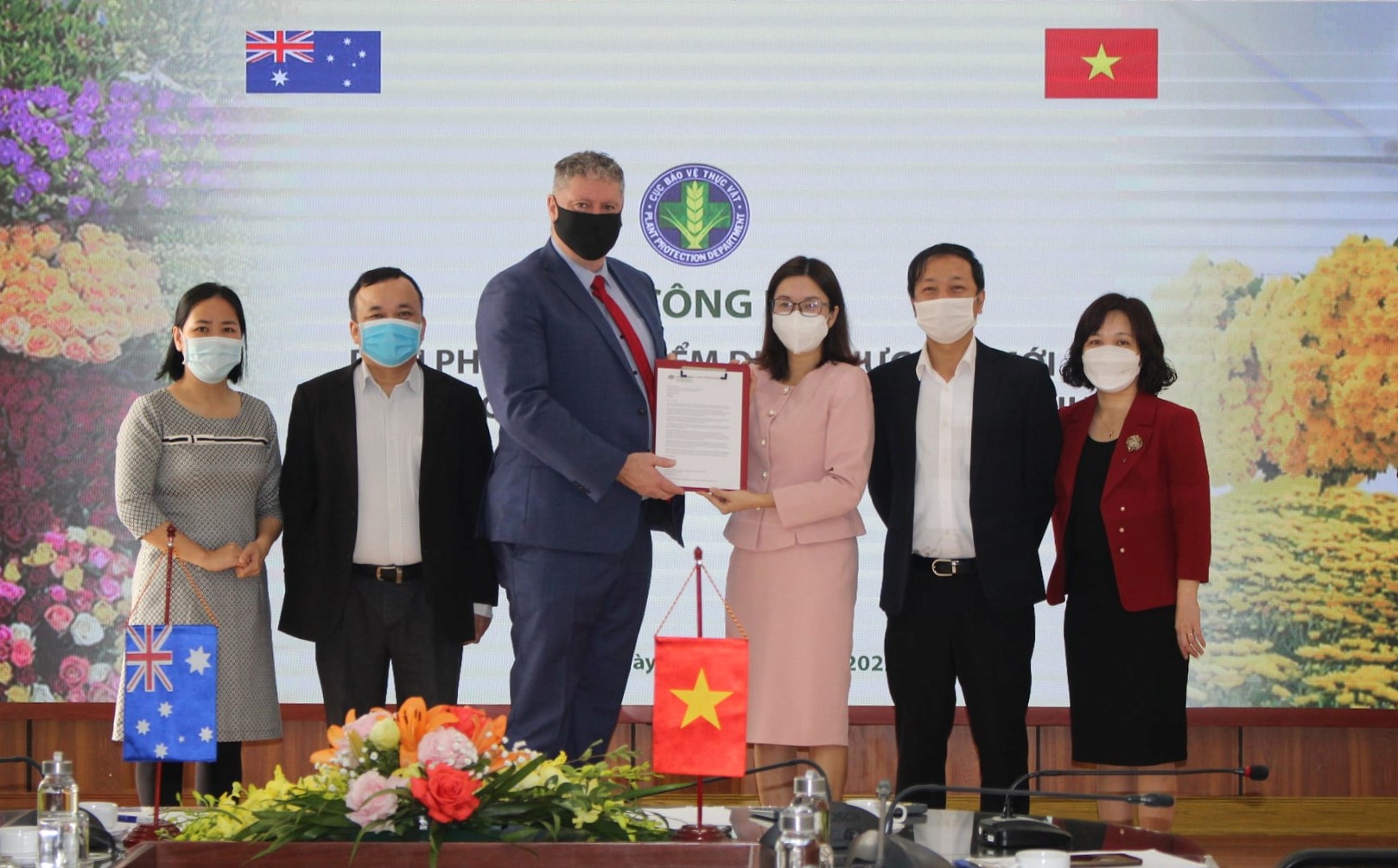 Cục Bảo vệ Thực vật (Bộ Nông nghiệp và Phát triển nông thôn – NN&PTNT) vừa phối hợp với Đại sứ quán Úc tại Việt Nam, tổ chức công bố thỏa thuận sử dụng hoạt chất Metsulfuron methyl thay thế cho Glyphosate