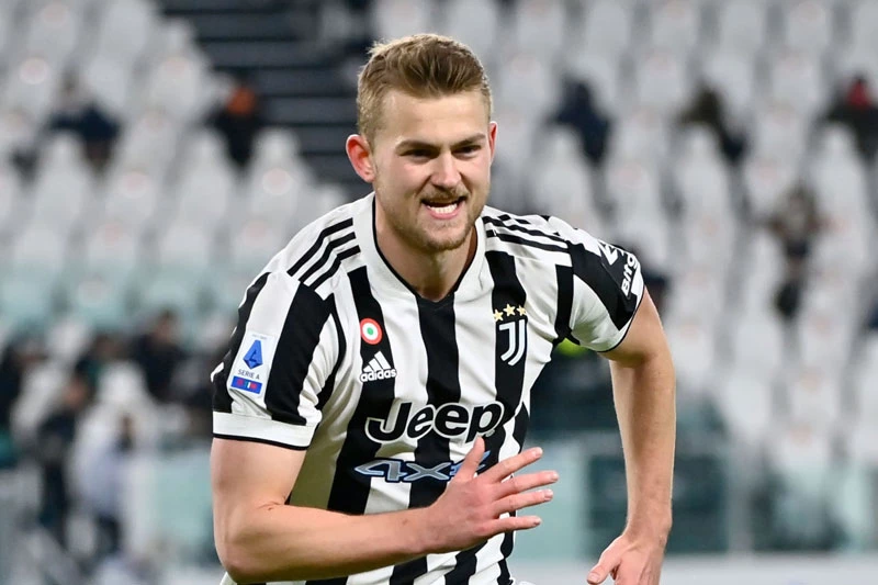 Trung vệ: Matthijs de Ligt (Juventus, tuổi: 22, định giá chuyển nhượng: 65 triệu euro).