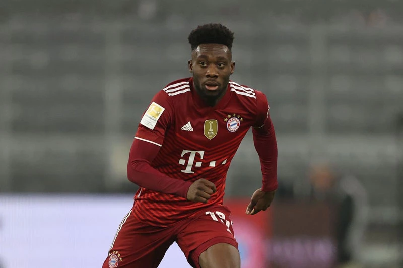 Hậu vệ trái: Alphonso Davies (Bayern Munich, tuổi: 21, định giá chuyển nhượng: 70 triệu euro).