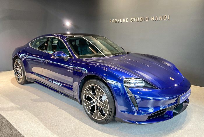 Giá lăn bánh xe điện giảm cả tỷ đồng khi được miễn phí trước bạ