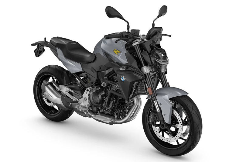 8. BMW F900R 2022 (giá: 9.404 USD).