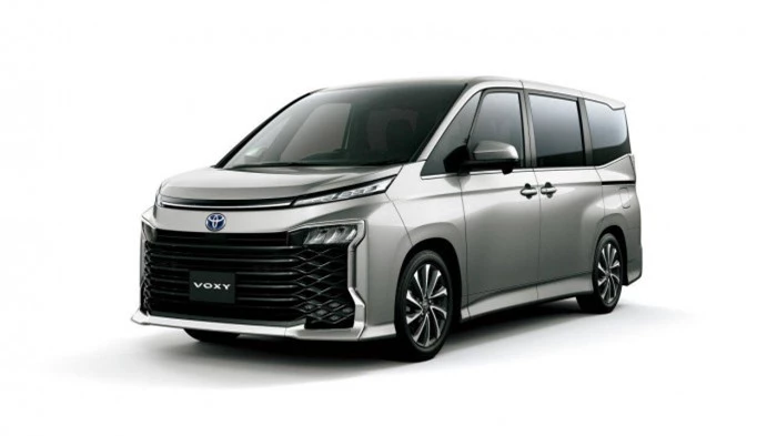 bộ đôi minivan toyota noah và voxy ra mắt, giá từ 539 triệu đồng