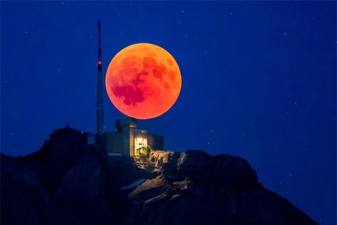 Hiện tượng Mặt Trăng Máu là gì? Khi nào có ở Việt Nam năm 2022? - Ảnh 1.