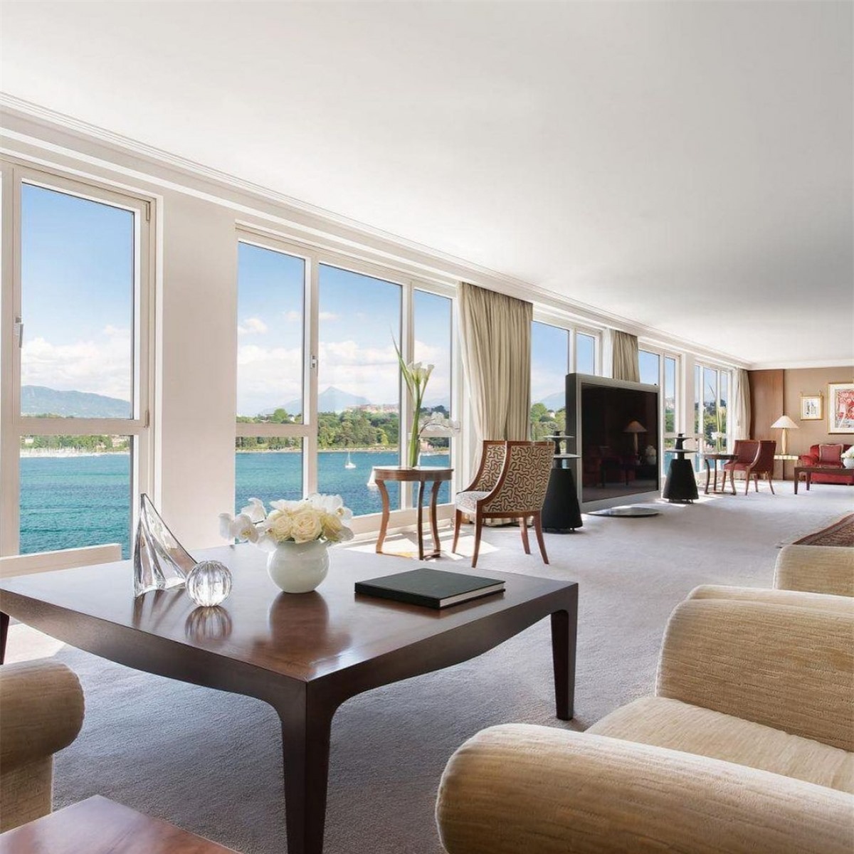 Phòng Royal Penthouse Suite tại President Wilson Hotel tại Geneva, Thụy Sĩ. Nguồn: bovkun_tetiana@Instagram