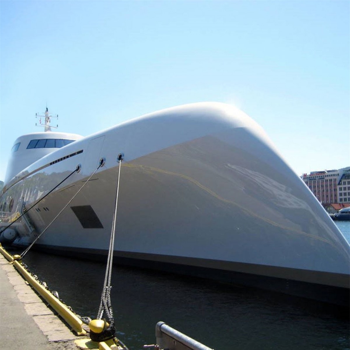 Khách sạn Lover’s Deep Luxury Submarine Hotel đặt trong một chiếc tàu ngầm. Nguồn: classictravelsl@Instagram