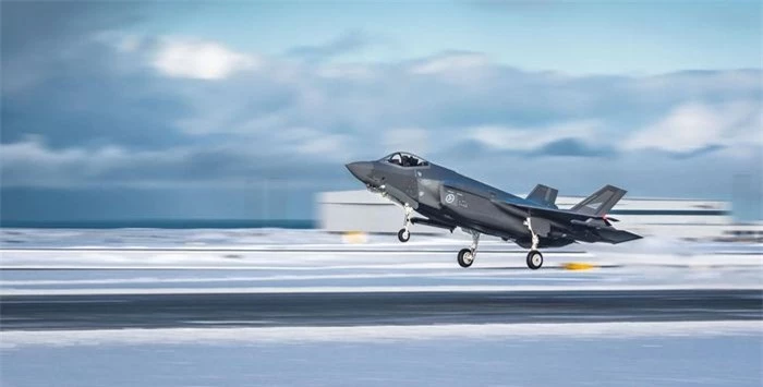 Lộ diện quốc gia đầu tiên có không quân sở hữu toàn chiến cơ tàng hình F-35