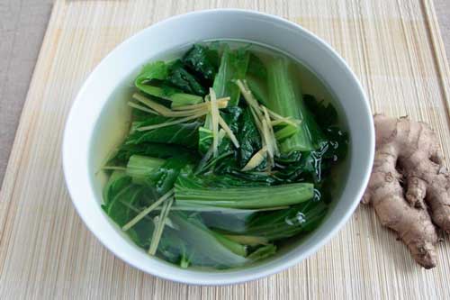 Nấu canh cải bẹ xanh cùng gừng cay nồng, ấm bụng cho ngày lạnh, tốt cho sức khoẻ
