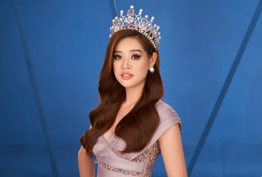 Có biến thật rồi: Khánh Vân & team Miss Universe Vietnam đi chung sự kiện nhưng nhất quyết ngó lơ nhau!