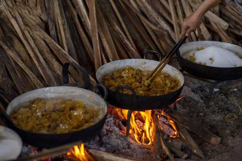 Về Hà Cảng thăm nghề làm mứt gừng Huế