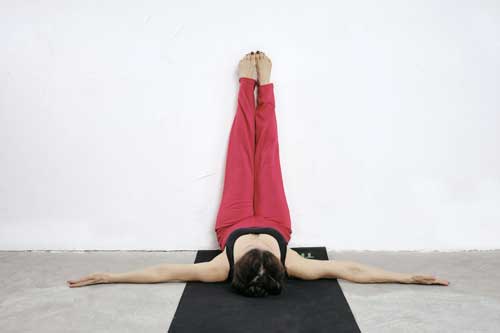 Trước khi ngủ, làm động tác này 10 phút bằng cả tiếng chạy bộ, vừa tiêu mỡ, gọn người lại ngủ ngon