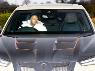 Lingard phẫn nộ với cách đối xử của MU