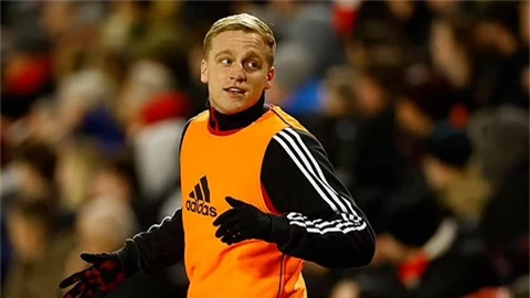 Valencia và Crystal Palace muốn mượn Van de Beek