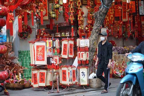 Phố Hàng Mã rực rỡ những ngày giáp Tết Nguyên đán Nhâm Dần 2022
