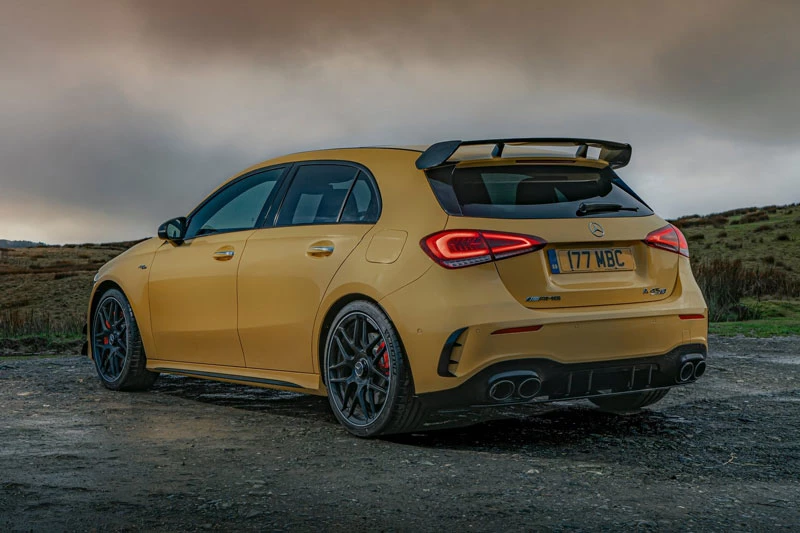 Xe Hatchback: Mercedes-AMG A45 (công suất tối đa: 421 mã lực).