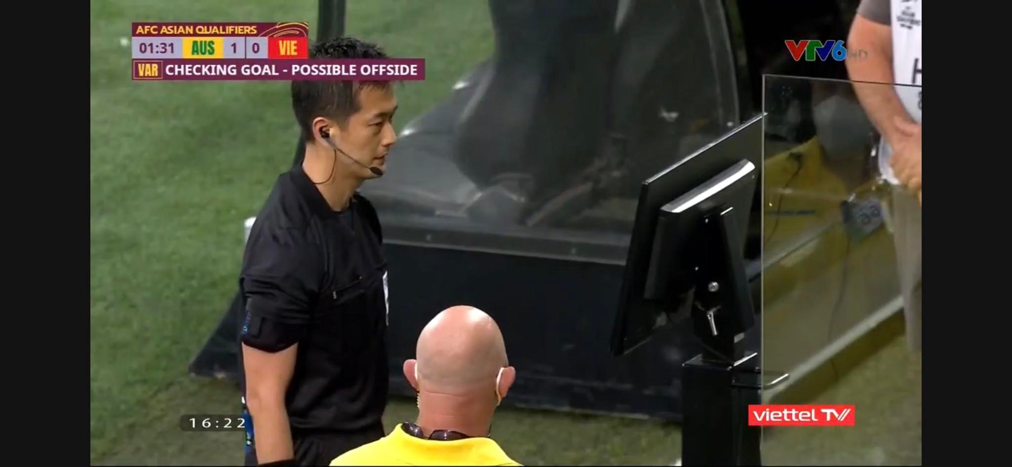 VAR cứu Việt Nam khỏi bàn thua chỉ sau 19 giây trước Australia