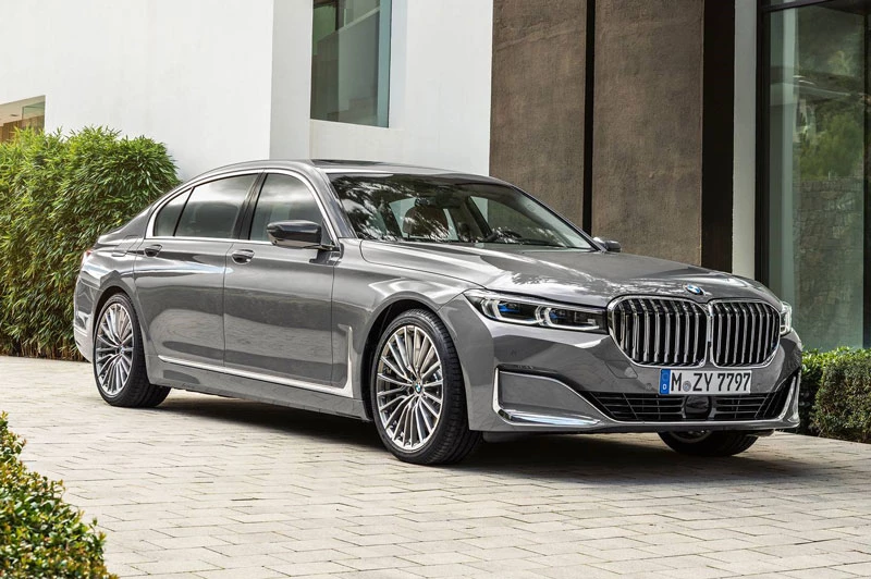 Sedan cỡ lớn: BMW M760i (công suất tối đa: 601 mã lực).